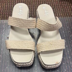 Wonderfly Beige Woven Strap Sandals